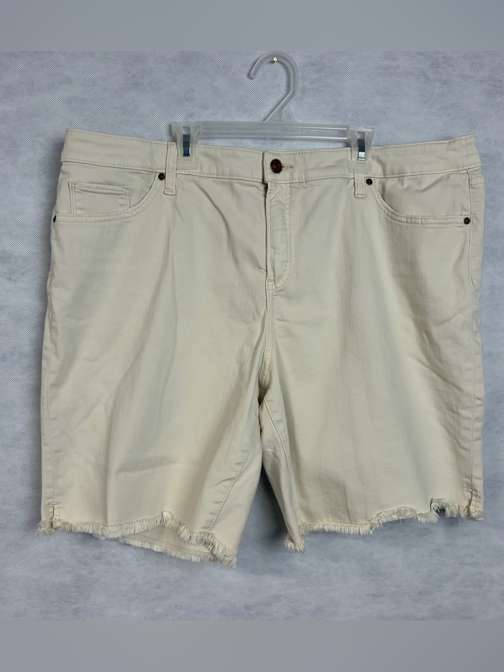 Chico’s Womens So Slimming Girlfriend Shorts Off White Size US 18 Raw Fringe Hem